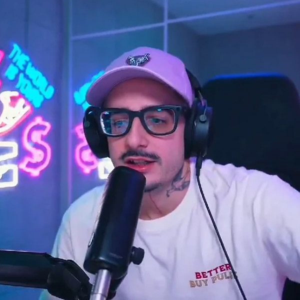RickyEdit raidea a un streamer pequeño y X se parte en dos
