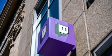 Un streamer de 900 seguidores demanda a Twitch y Amazon por entrenar su IA con años de directos