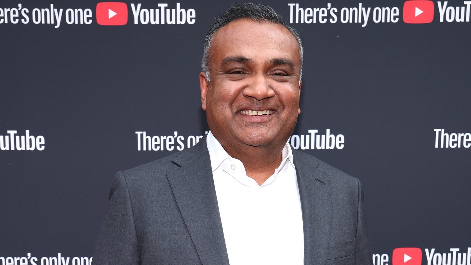 YouTube reparte IA a creadores con una mano y les quita el control con la otra